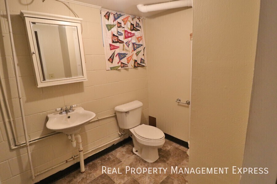 Building Photo - 4 Bedroom, 2 Bath Home in Sioux Falls