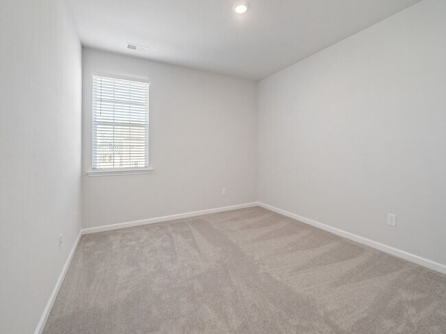 Building Photo - Beautiful Almost New Home with 5 Bedroom & 4.5 Baths