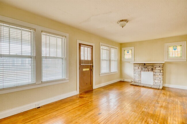 Building Photo - 217 Emerling Dr