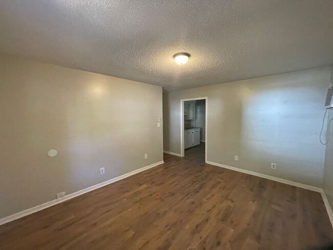 Building Photo - Renovated 3 bedroom 1 bathroom house