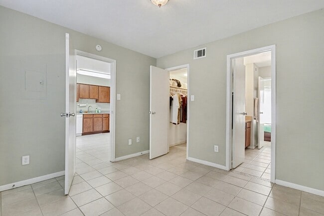 Building Photo - 3506 Cove View Blvd