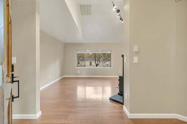 Building Photo - Auburn Area Rambler on dead end-street