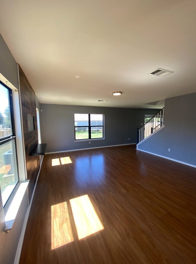 Building Photo - 1214 Champion Dr