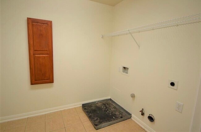 Building Photo - 2110 Banfield Ct