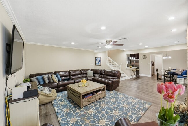 Building Photo - 1306 Carriage Dr