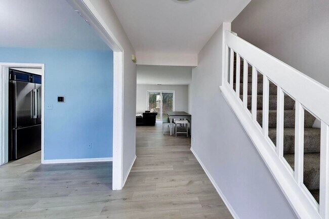 Building Photo - 505 Newbury Dr