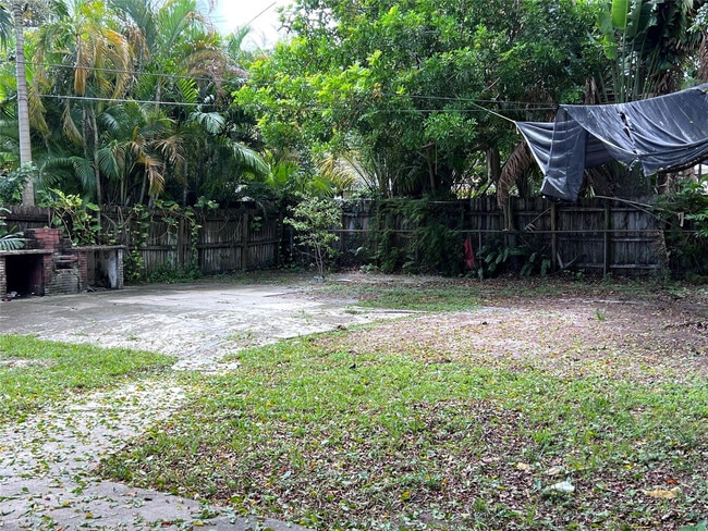 Building Photo - 1433 NW 7th Ave