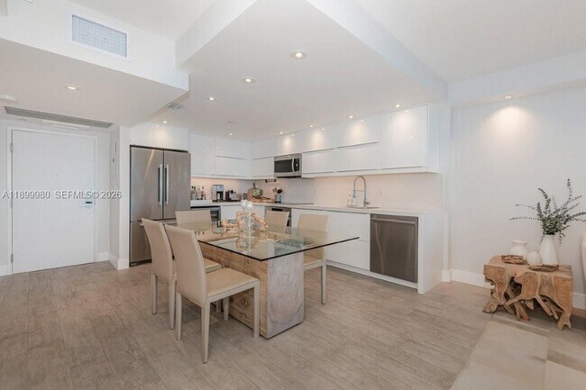 Building Photo - 2301 Collins Ave