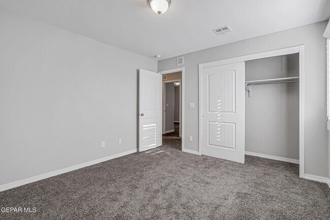 Building Photo - 261 Emerald Sun Dr