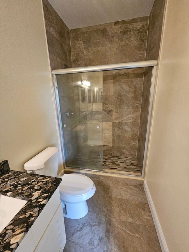 Building Photo - 3/2 Townhouse in East Fort Lauderdale