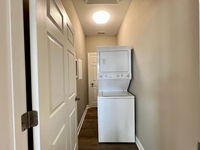 Building Photo - Adorable Waterfront/Fully Furnished/All In...