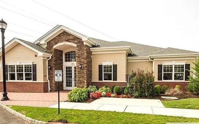 Building Photo - 72 Andrews Way