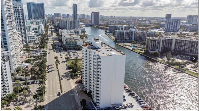 Building Photo - 3000 S Ocean Dr