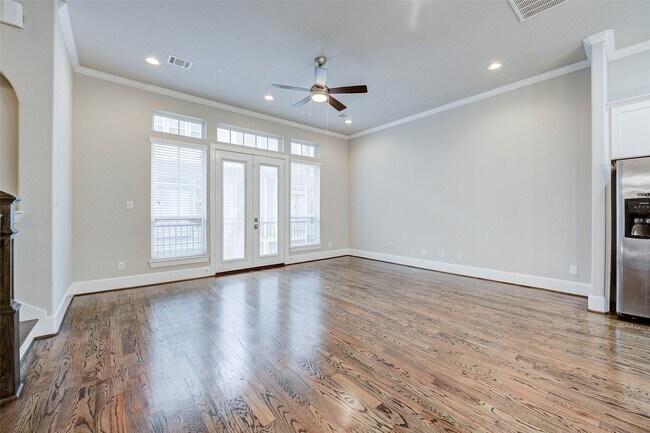 Building Photo - 253 W 27th St