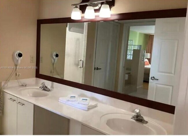 Building Photo - 16690 Blatt Blvd