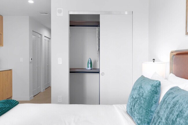 Building Photo - 601 N Miami Ave