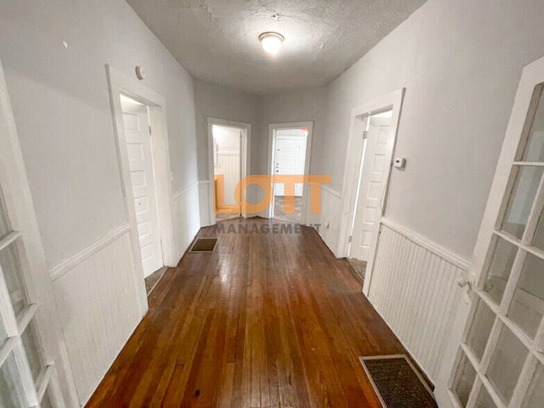 Building Photo - 108 Mulberry St