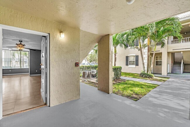 Building Photo - 2820 N Oakland Forest Dr
