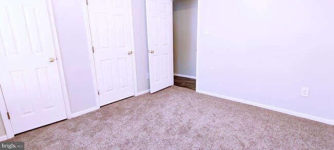 Building Photo - 902 Cedar Crest Ct