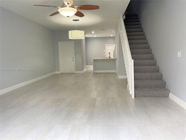 Building Photo - 1861 Salerno Cir