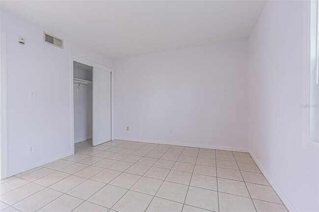 Building Photo - 190 Pompano Dr SE