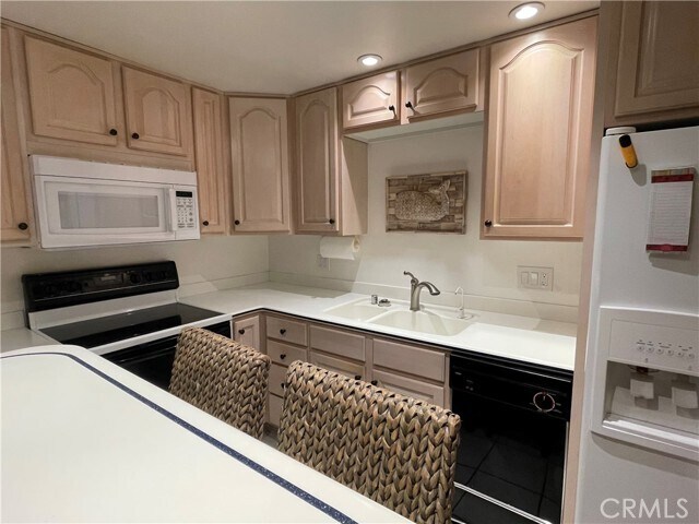 Building Photo - 711 Pacific Coast Hwy