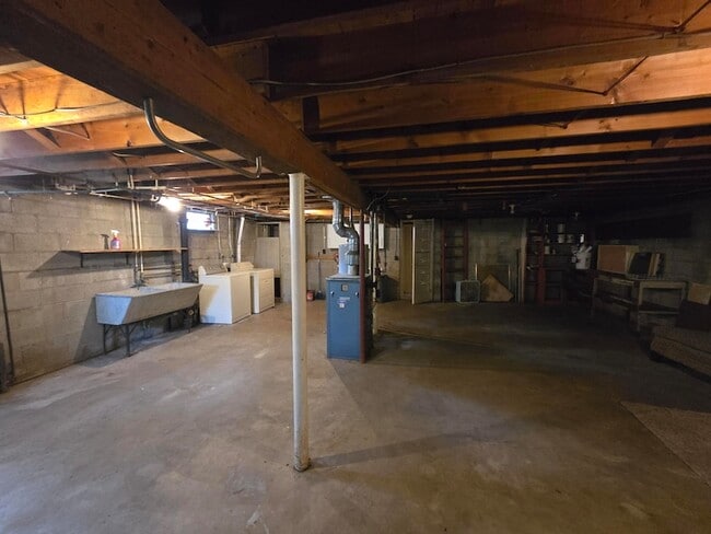 Building Photo - 721 N Carroll Ave