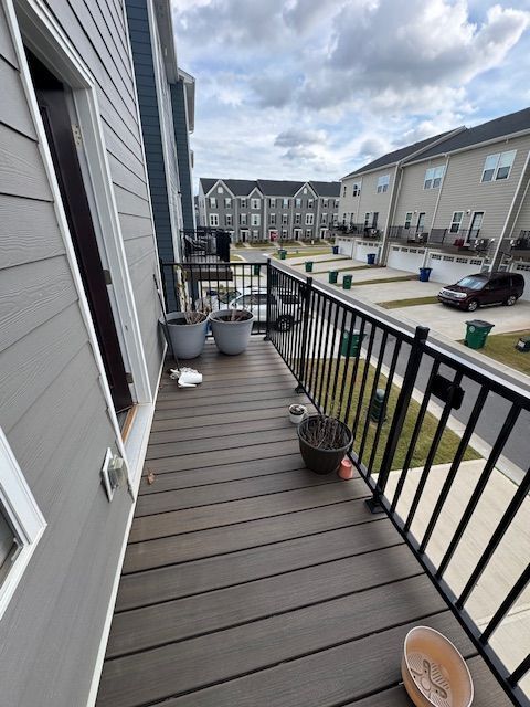 Building Photo - End unit 4 bedroom townhome!