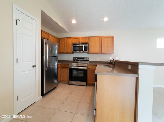 Building Photo - 100 Ashton Cir