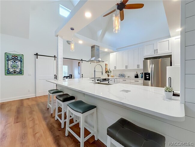 Building Photo - 6687 W 7 Rivers Dr