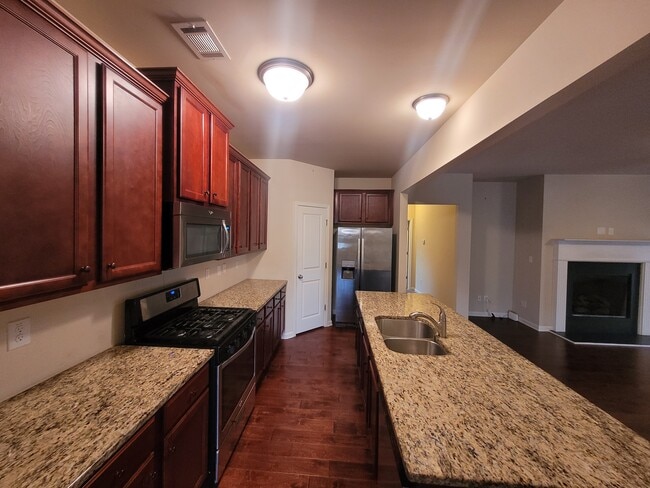 Building Photo - 1207 Silvercrest Ct SW