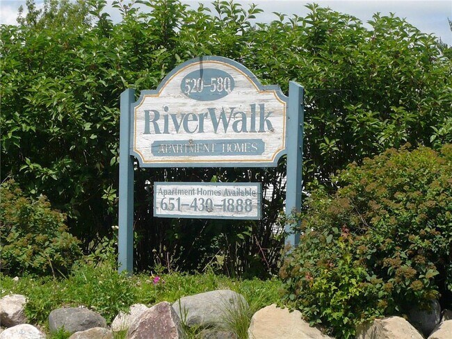 Building Photo - 560-580 Spring St