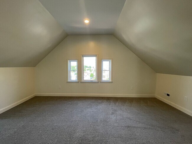 Building Photo - 6905 Belair Rd