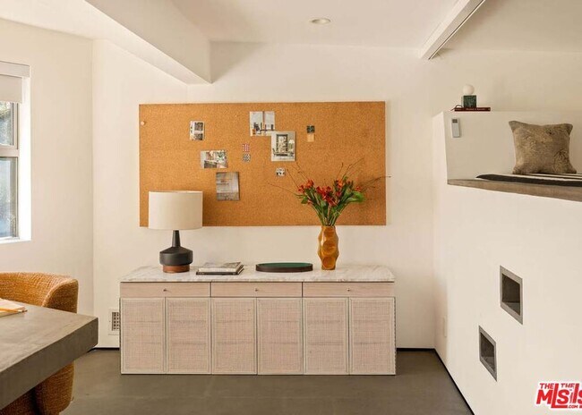 Building Photo - 2500 Zorada Dr