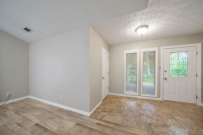 Building Photo - 170 Cedar Trce