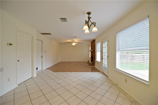 Building Photo - 1002 Dover Pass