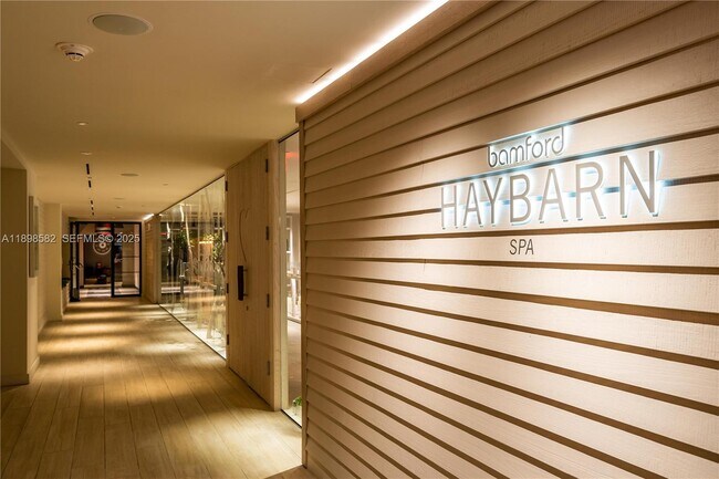 Building Photo - 2301 Collins Ave