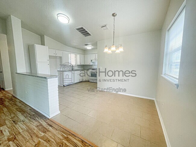 Building Photo - 3409 Overland Dr