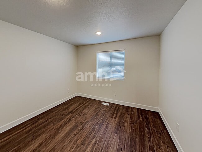 Building Photo - 2431 E Frontier St