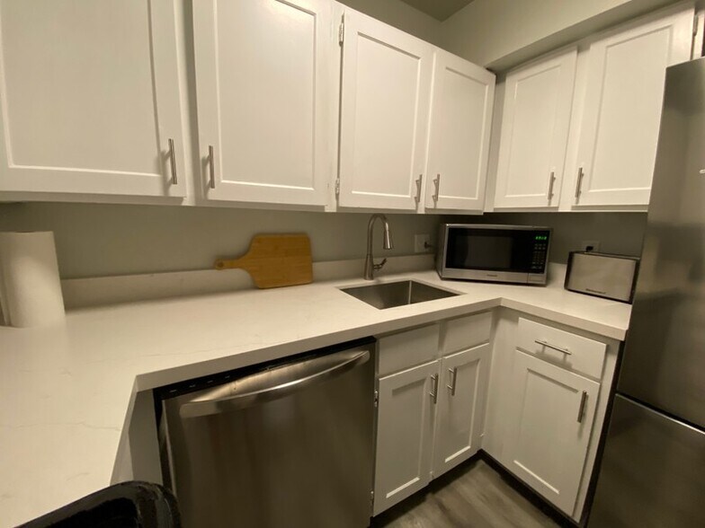 Building Photo - 425 S 1000 E