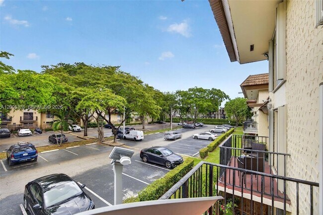 Building Photo - 8550 SW 109th Ave