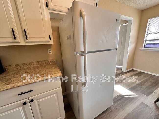 Building Photo - 109 SE 42nd St