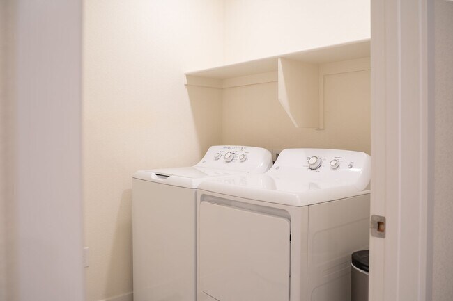 Building Photo - For Rent | $3,200/Month | 3 Bed | 3 Bath |...
