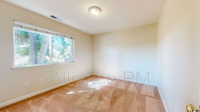 Building Photo - 1520 Humboldt St