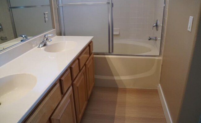 Building Photo - 10181 Bentley Oaks Ave