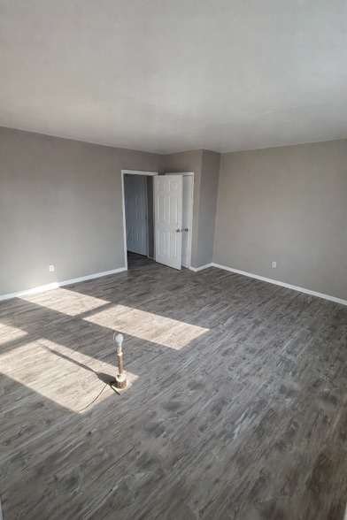 Building Photo - 52 Hilton St