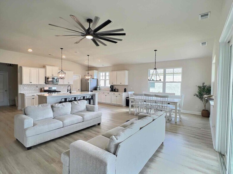 Building Photo - 353 Cattle Dr Cir