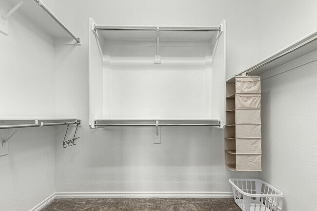 Building Photo - Luxury 2BR + Den Townhome in Amenity-Packed Community - Encanterra