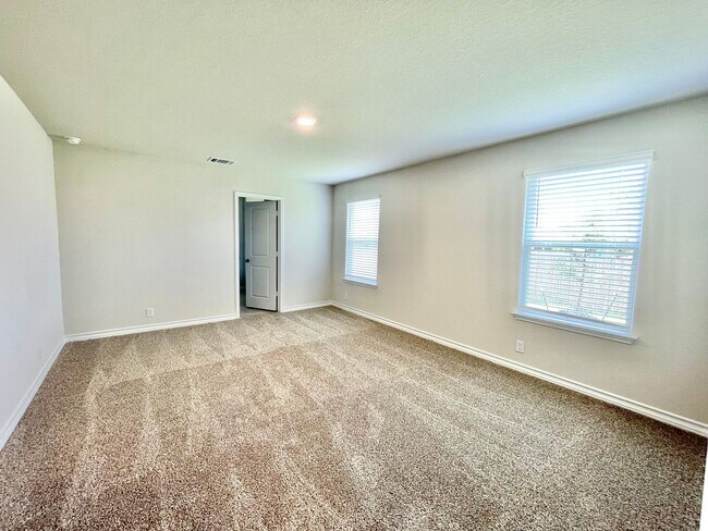 Building Photo - FOR RENT | 4 Bed • 2 Bath in Langdon