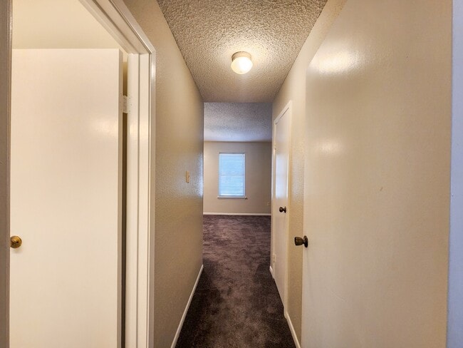 Building Photo - 17742 Kings Park Ln